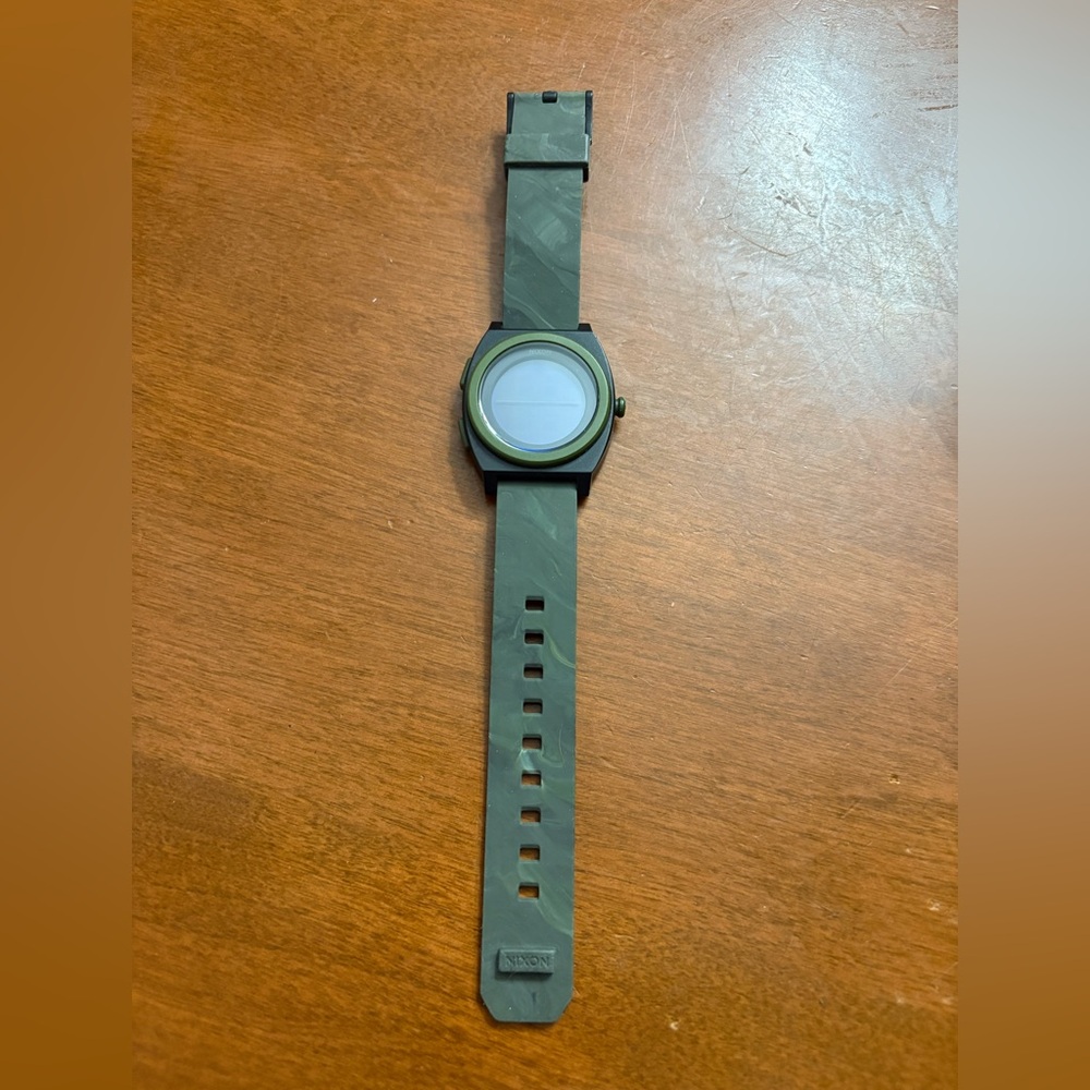 Stylish Green Men's Watch